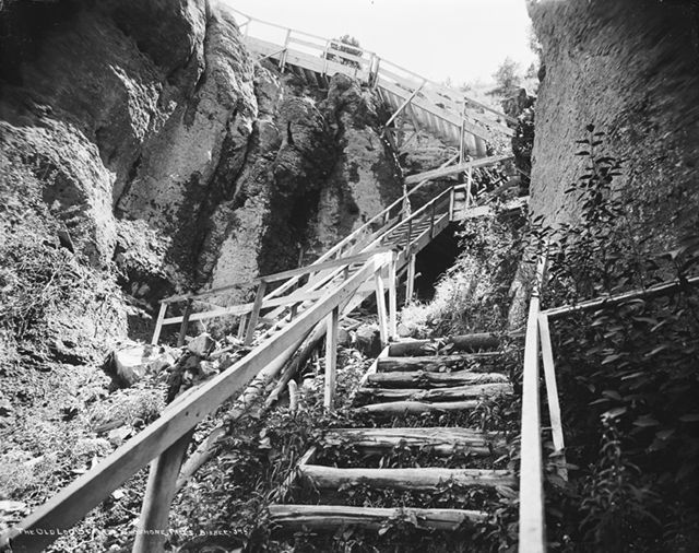 Old log stairs at Shoshone Falls